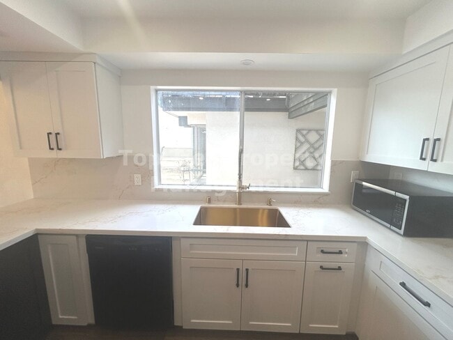 Building Photo - ***NEWLY RENOVATED 2 bed, 2 bath Townhouse in Carlsbad / La Costa - Available 06/01***