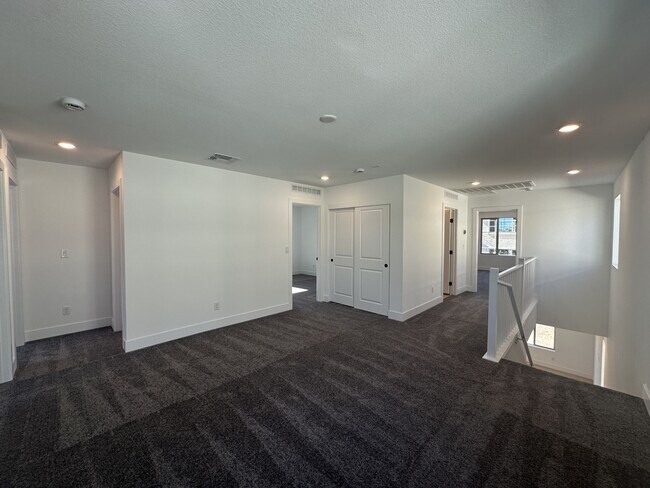 Building Photo - 10273 Digby Fine St