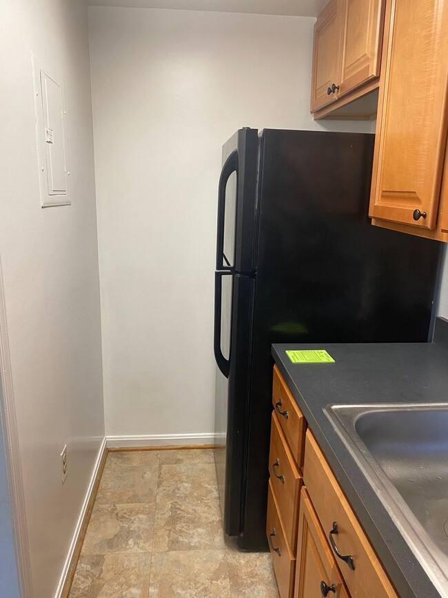 Building Photo - UPDATED 1 BEDROOM IN ARLINGTONS COLONIAL V...