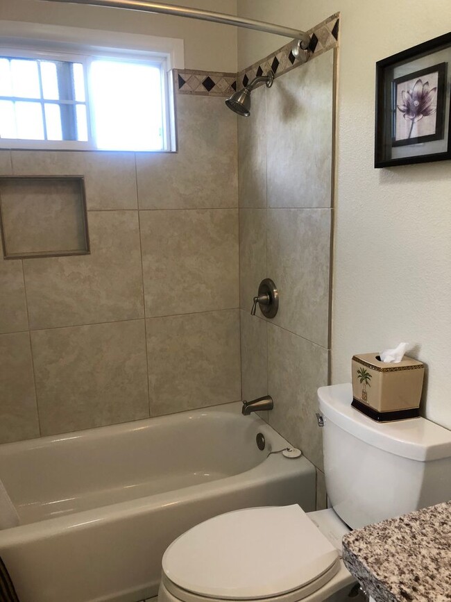 Building Photo - Charming Studio/1/1, Located in Waimanalo,...