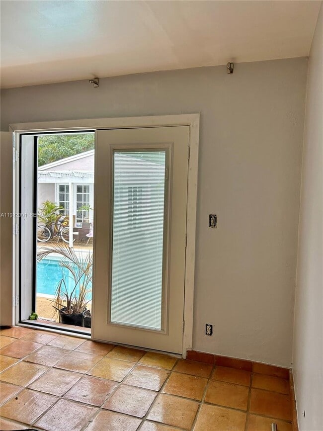 Building Photo - 1628 NE 4th Pl