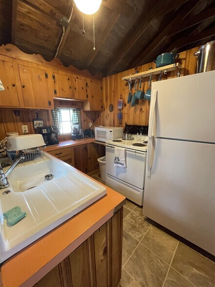 Building Photo - 3 Meadow Ln