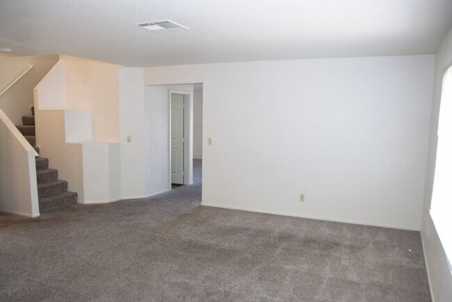 Building Photo - NORTHWEST - 2 STORY HOME - 4 BEDROOMS