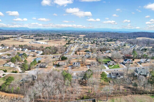 Building Photo - 217 Home Pl Ct SE