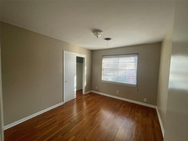 Building Photo - 1703 McFarland St