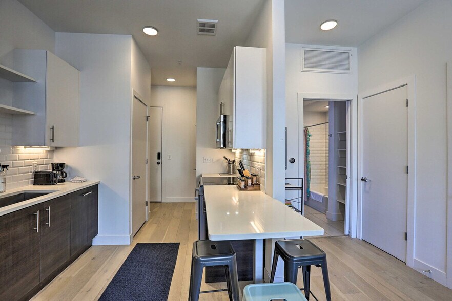 Building Photo - 2530 Lawrence St