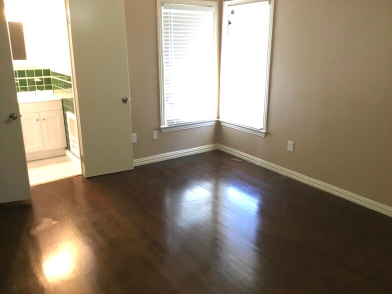 Building Photo - 3355 Bilglade Rd