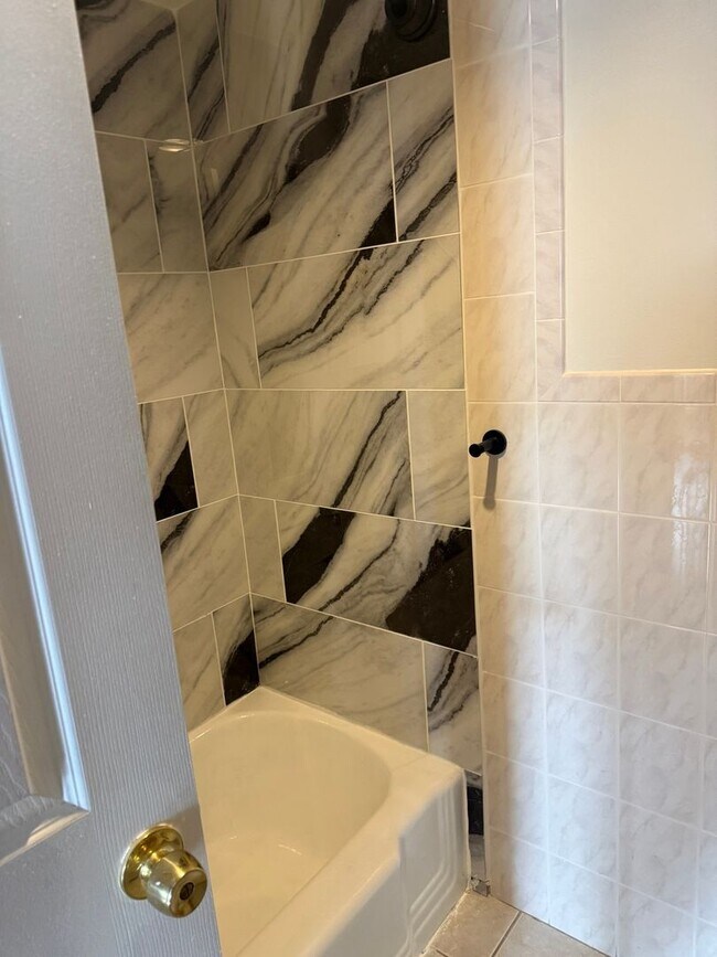 Building Photo - Charming 2BR Condo in Silver Spring