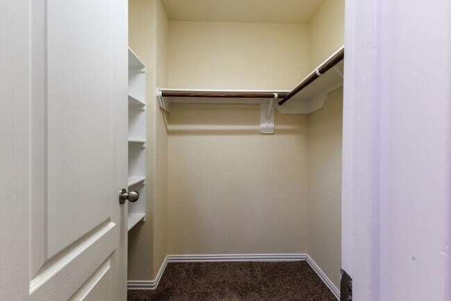 Building Photo - 11413 Hackmatack Way