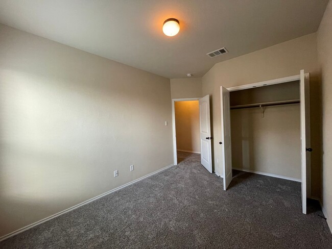 Building Photo - Townhome for rent