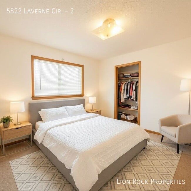 Building Photo - 5822 Laverne Cir N