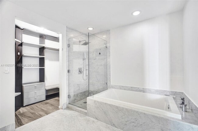 Building Photo - 801 S Miami Ave