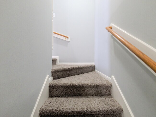 Building Photo - 4805 E Columbary Dr