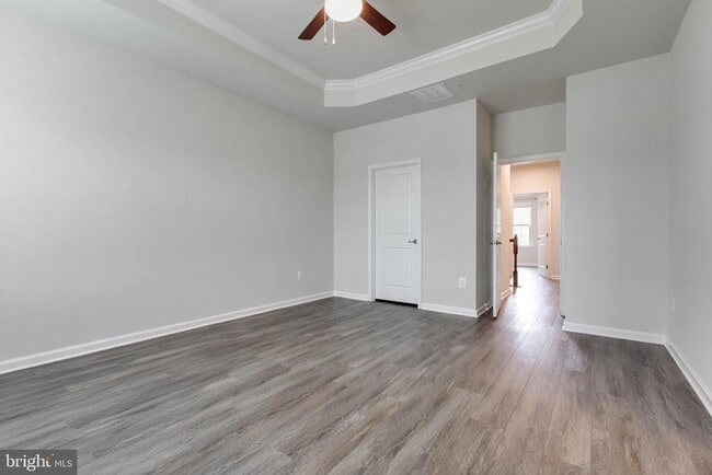 Building Photo - 7912 N Gladden Farm Way