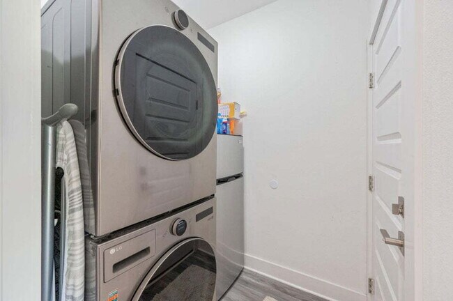Building Photo - RENTAL 3/2 split floor plan move in ready!