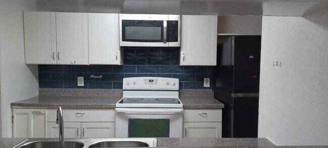 Building Photo - 8560 Park Ln