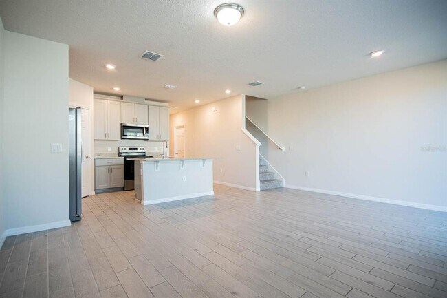 Building Photo - 425 Legacy Lp