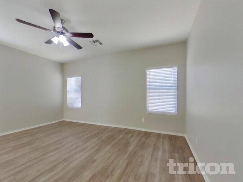 Building Photo - 15441 W Cameron Dr