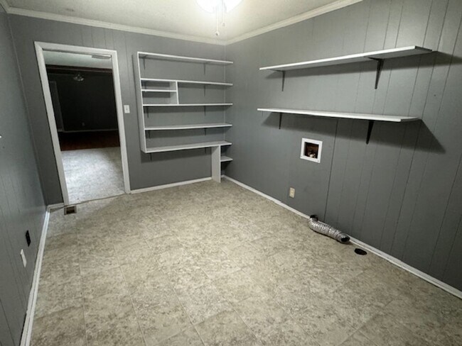 Building Photo - 2068 Whitesville Rd