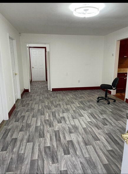 Building Photo - 509 S Laurel St