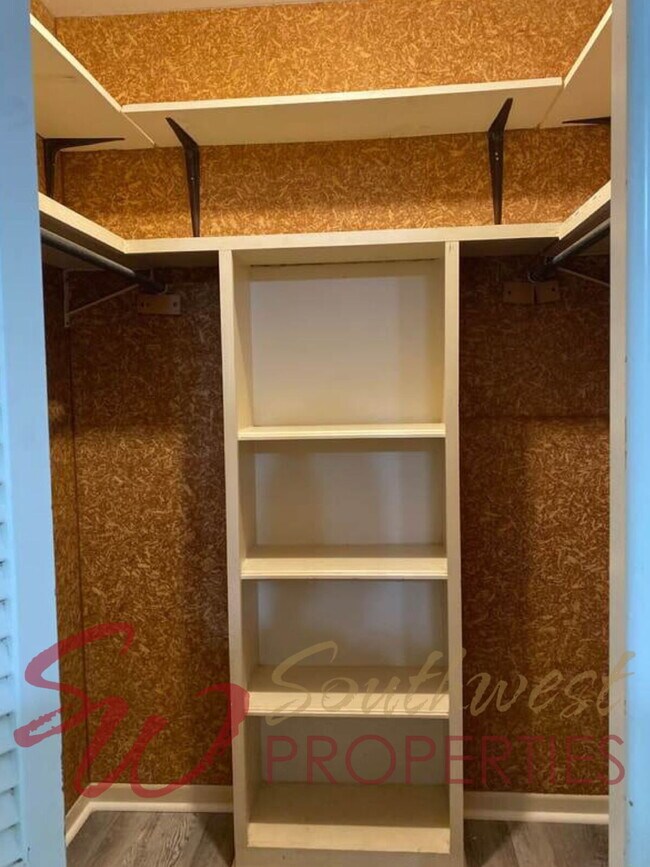 Building Photo - Spacious 3 Bedroom Brick Home in the Heart of Stephenville!