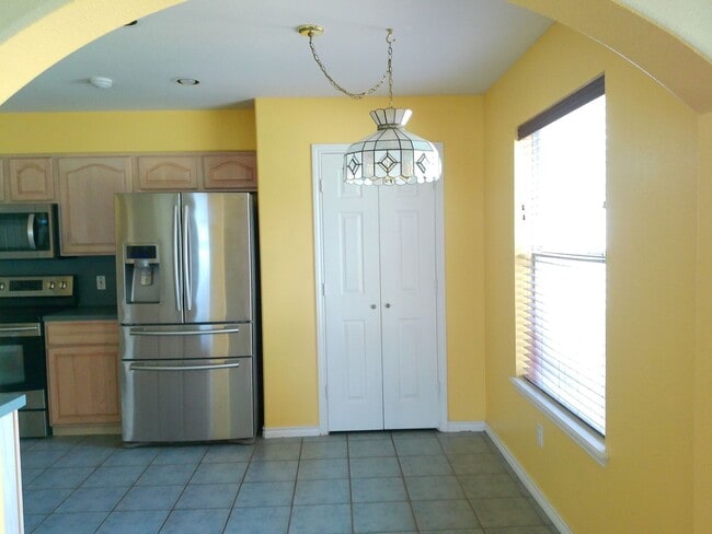 Building Photo - 5405 Knights Cir