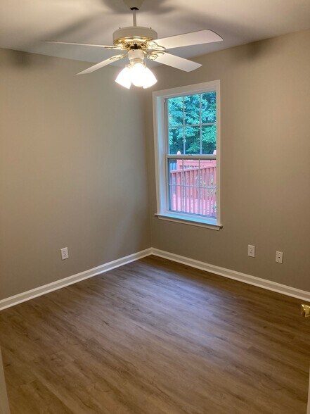 Building Photo - 2328 Leacroft Way