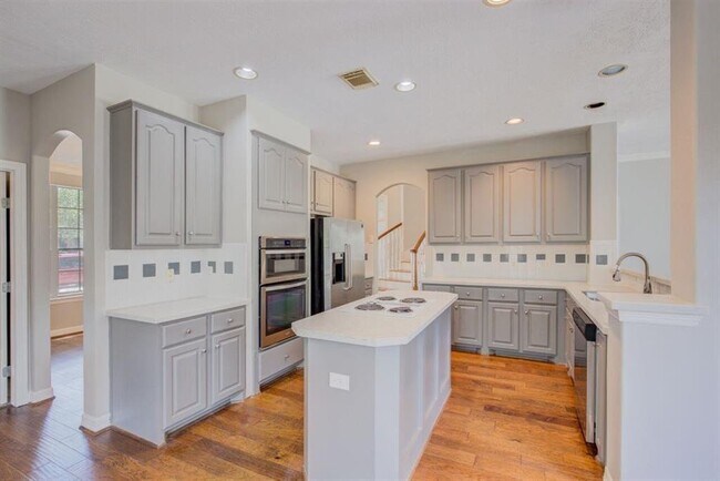 Building Photo - 12310 Lakeshore Ridge Ct