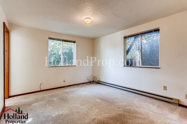 Building Photo - Charming 2 Bed Forest Grove Apartment at a GREAT PRICE Waiting For You!!!
