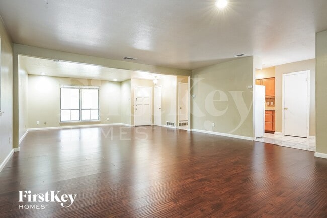 Building Photo - 215 Oriole Blvd