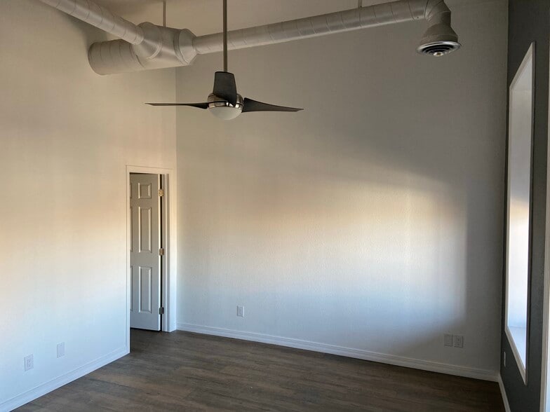 Building Photo - 325 S Union Ave