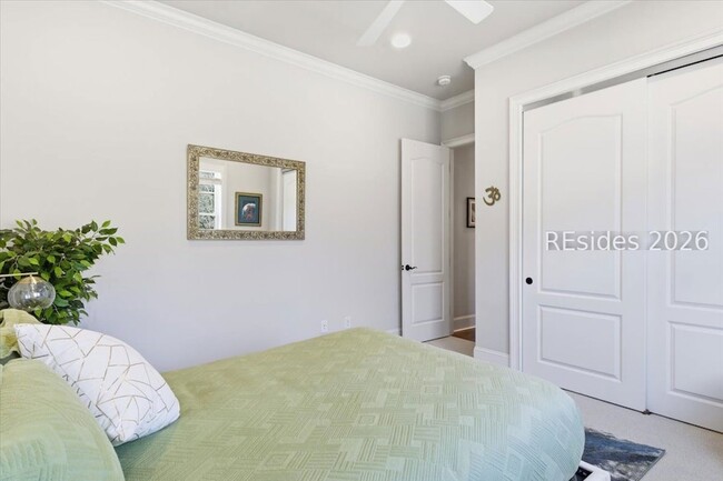 Building Photo - 165 Topside E