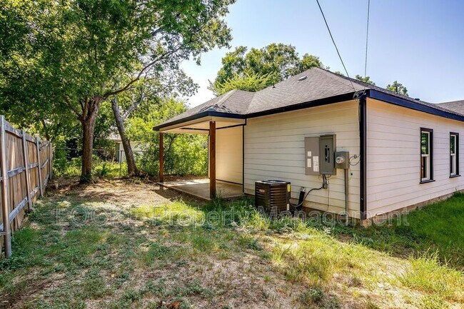 Building Photo - 1117 E Cantey St