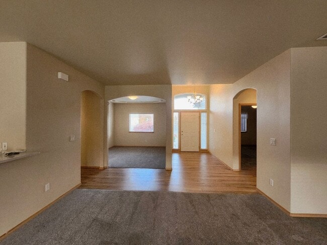 Building Photo - Stunning Home close to biking and walking paths!