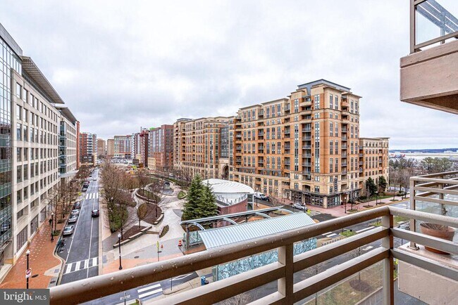 Building Photo - 3600 S Glebe Rd