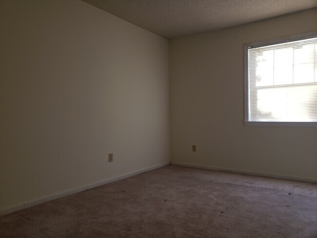 Building Photo - Coming Soon! Spacious 2BR, 2BA Condo in Desirable Chapel Hill Community