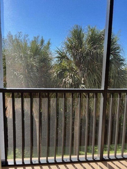 Building Photo - 1605 S US Hwy 1