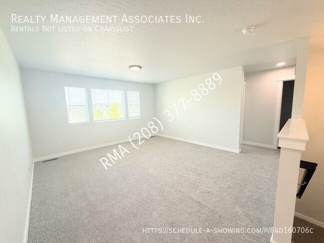 Building Photo - 3781 W La Brea Dr