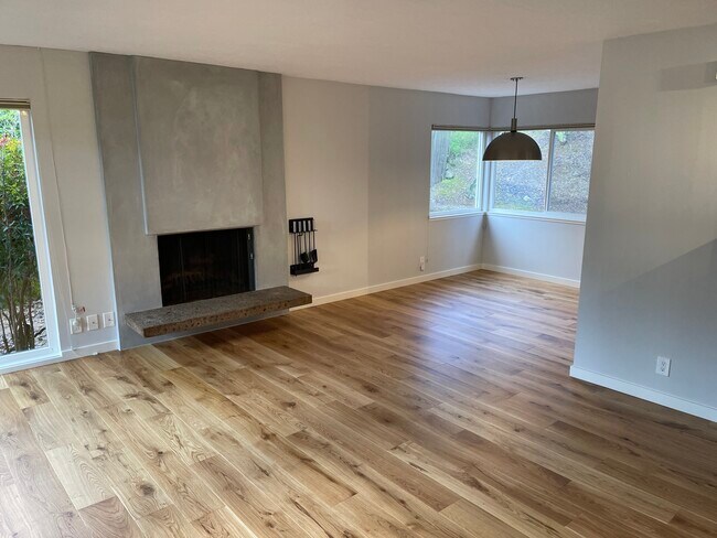 Building Photo - 36 Redwood Ave