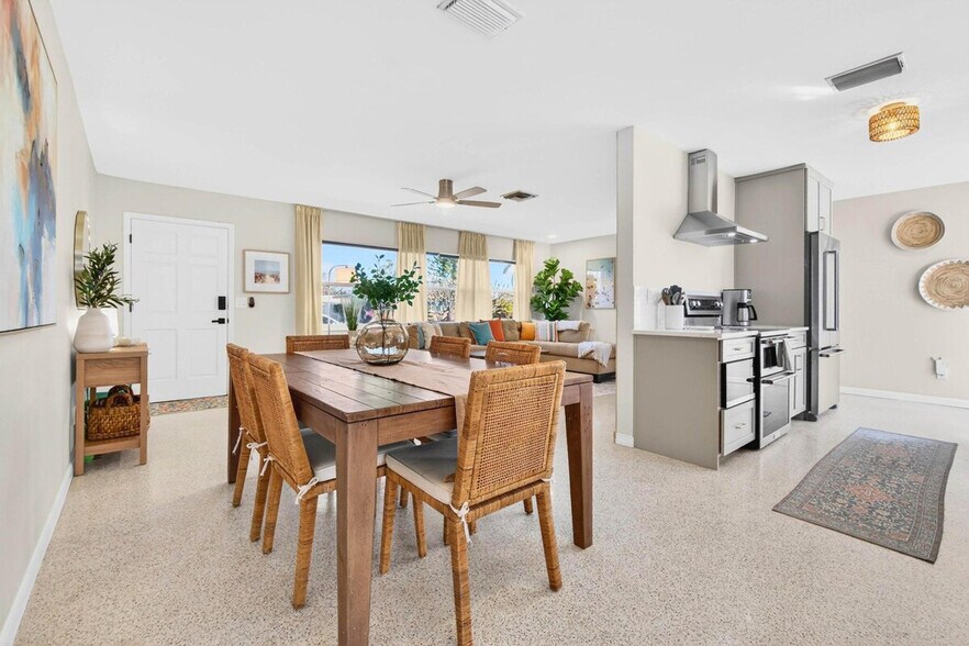 Building Photo - 13833 Dominica Dr