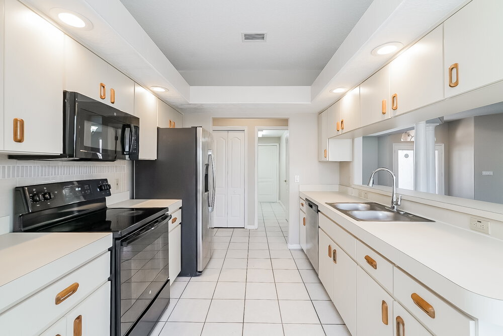 Building Photo - 8712 Cypress Lakes Blvd