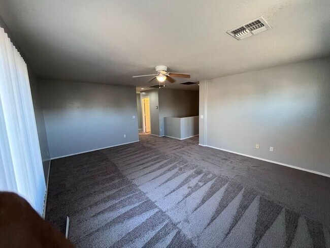 Building Photo - 5 bed 3 bath 3 car garage in San Tan Valley