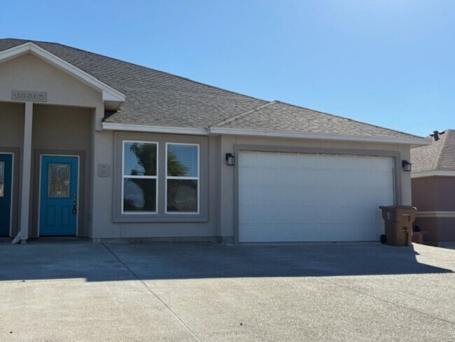 Building Photo - DCR602