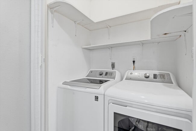 Building Photo - 8902 Courtney Dr