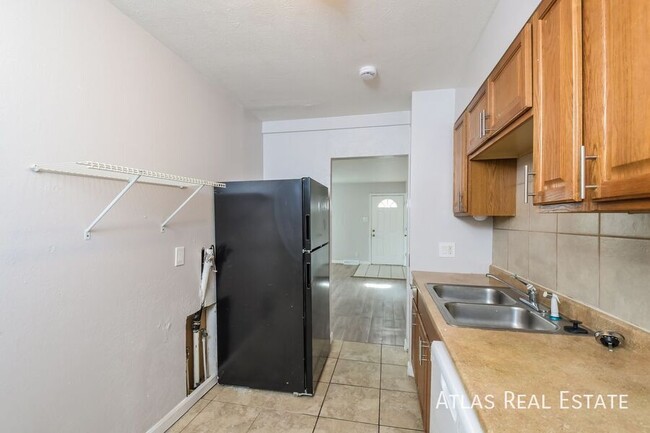 Building Photo - 3 Bedroom, 1 Bath in the Villa Park Neighb...