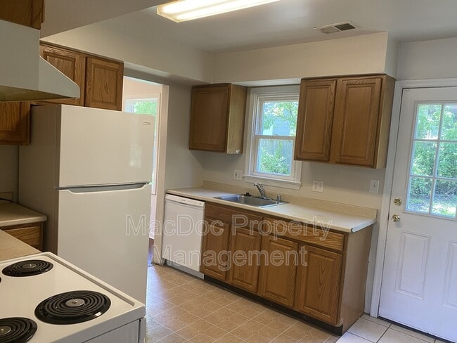 Building Photo - 298 Red Oak Dr