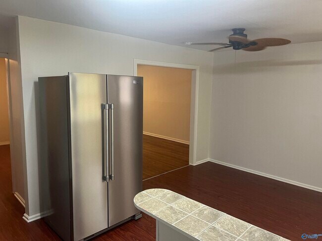 Building Photo - 807 Fairway Dr NW