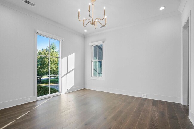 Building Photo - 3311 Skyline Dr