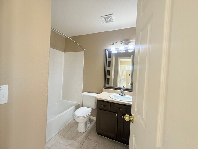 Building Photo - $O DEPOSIT OPTION. SPACIOUS 3-BEDROOM TOWNHOUSE IN KENSINGTON TOWNHOMES