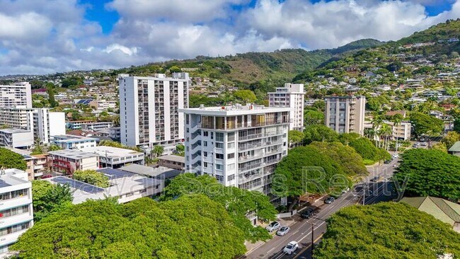 Building Photo - 1710 Punahou St